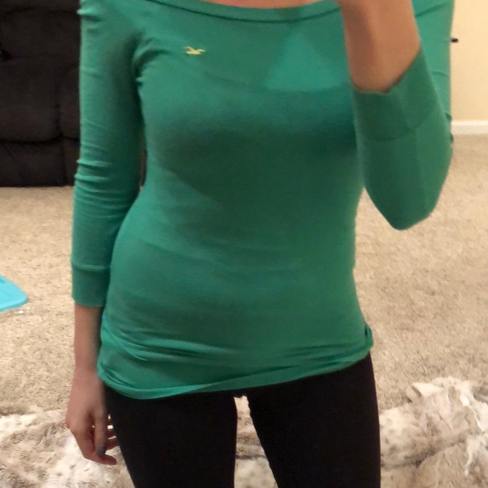 Form-fitting green top